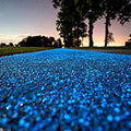 Piedras para peceras Oubest que brillan en azul o en la oscuridad para jardín, pecera, acuario, macetas, pasarelas para bonsáis, caminos de acceso, 100 unidades