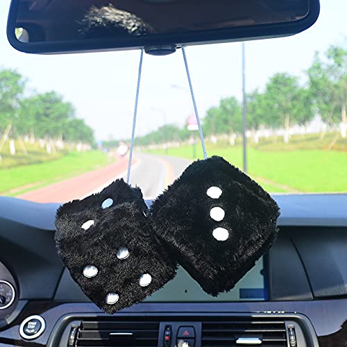 Par de dados de peluche difusos de 3” de color negro con puntos blancos, adorno colgante decorativo para automóvil de peluche suave en blanco y negro.