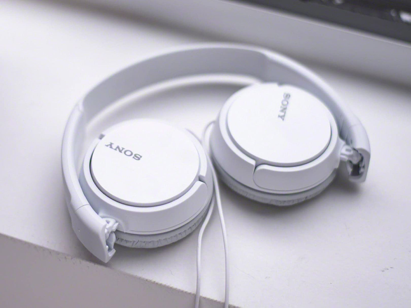 Auriculares supraurales con cable Sony serie ZX, color blanco MDR-ZX110