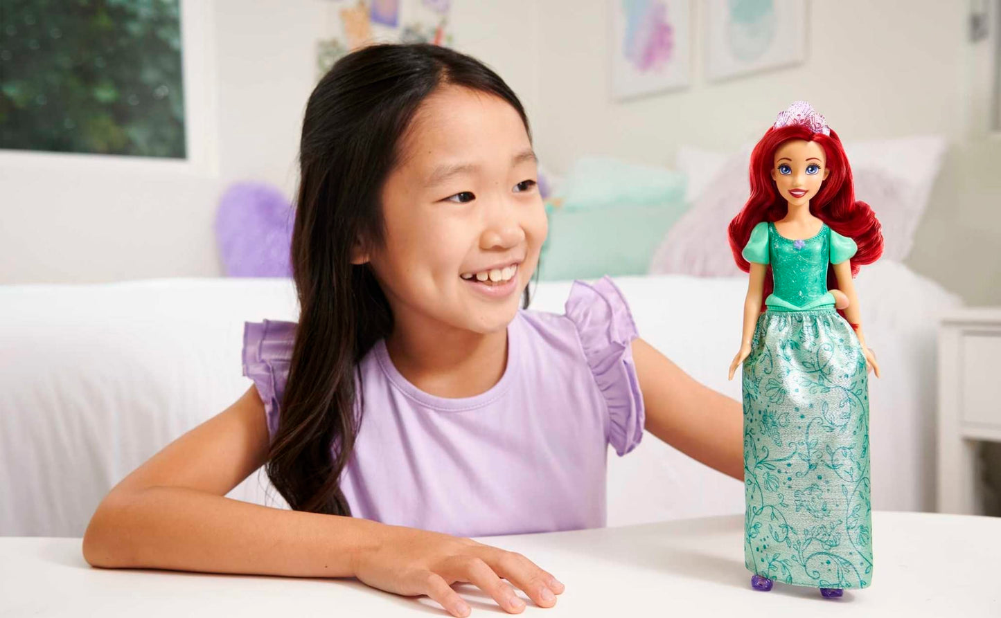 Jouets Mattel Disney Princess, poupée de mode Ariel, look étincelant avec cheveux roux, yeux bleus et accessoire diadème, inspiré du film La Petite Sirène