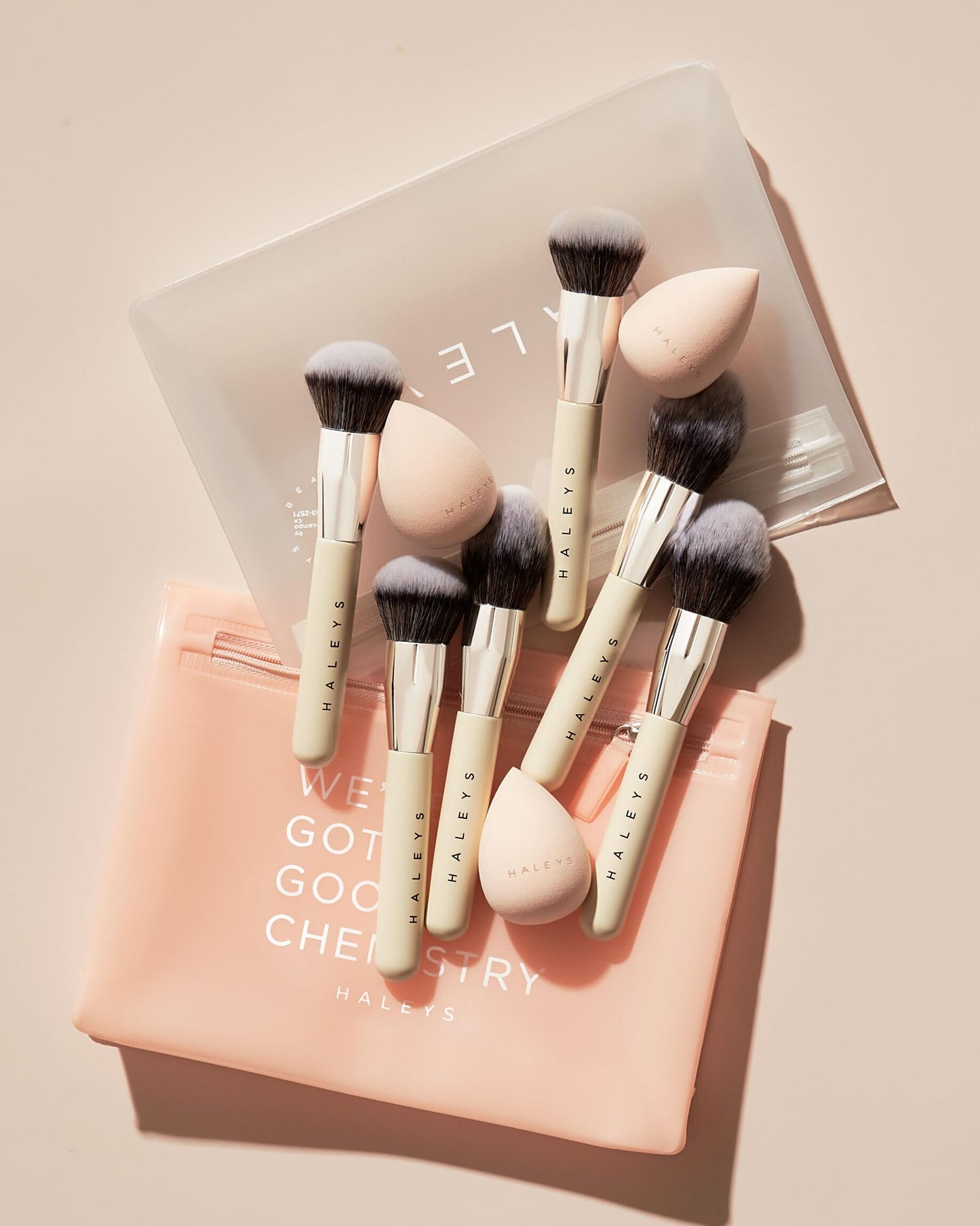 HALEYS Kabuki Makeup Brush VEGAN+CRUELTY-FREE, Sustainable Wood, Vegan Bristles for Airbrushed Finish, For Creams, Liquids, Powder, Streak-free, Perfect Blending, Buffs, Blurs, Smooths with Control