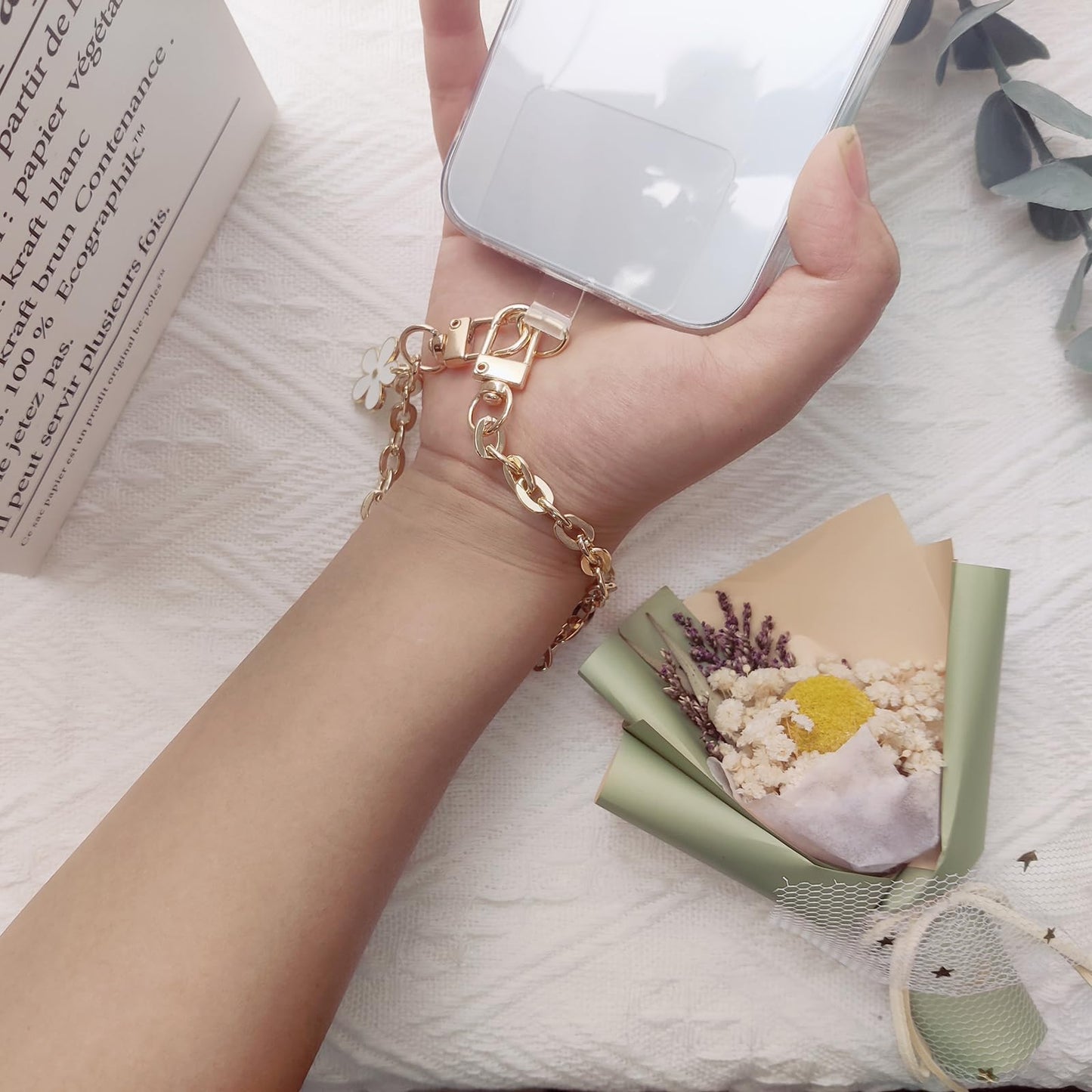 Phone Charms Strap Phone Wrist Strap with Cute White Flower Phone Lanyard Metal Chain Cell Phone Charms Hands-Free Wrist Strap Phone Chain Strap for Women