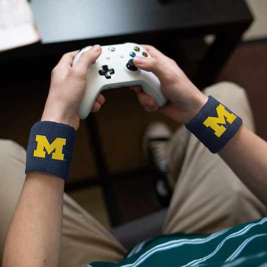 Muñequeras de la Universidad de Michigan: muñequeras deportivas de tela de rizo de algodón para baloncesto, tenis, fútbol y béisbol (par)