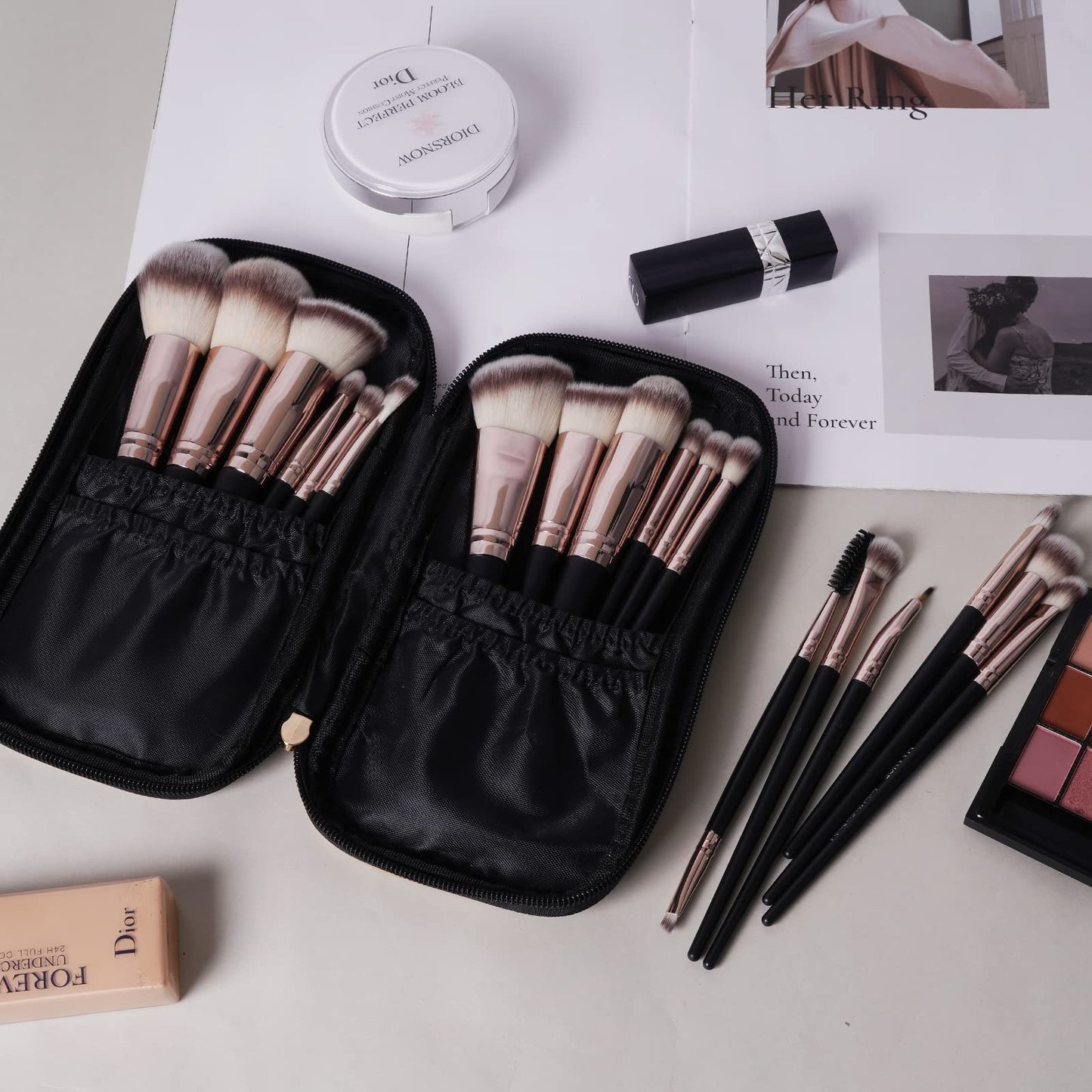 Makeup Brushes with Case, MAANGE 18 Pcs Professional Makeup Brush Set Premium Synthetic Face Kabuki Brush Kit Foundation Blush Powder Eyeshadow Brushes Set Christmas Gift（Coffee)