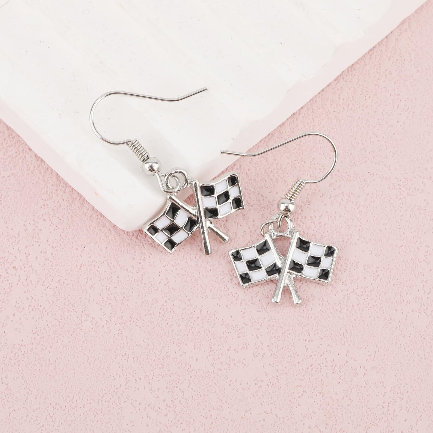 Checkered Flag Drop Earrings, Black and White Checkered Dangle Earrings for Women Race Plaid Charm Earring Racing Earrings Race Day Gifts Race Car Earrings Jewelry