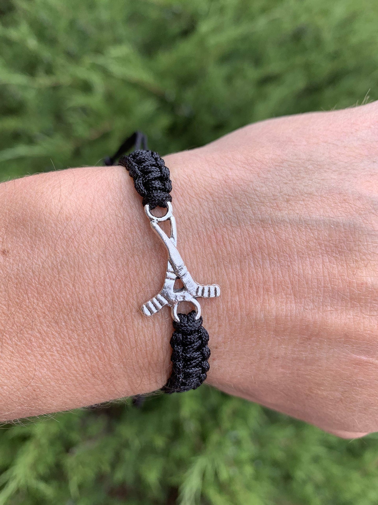 Sportybella Ice Hockey Bracelet - Adjustable Black Sports Jewelry Gift for Hockey Players, Teams, Coaches, and Birthdays