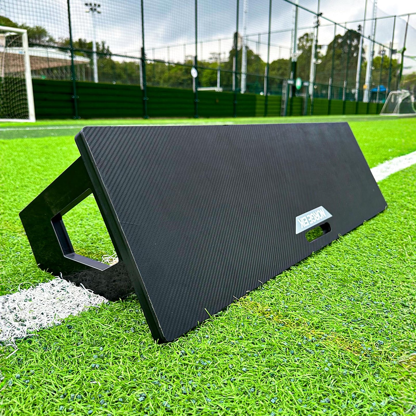 Norge Eik PreciseRebound: Soccer Rebounder Board, Soccer Training Equipment