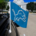 Bandera para auto estándar de doble cara de los Detroit Lions de la NFL de Rico Industries, 16" x 19", mástil resistente que se engancha al auto, camión o automóvil