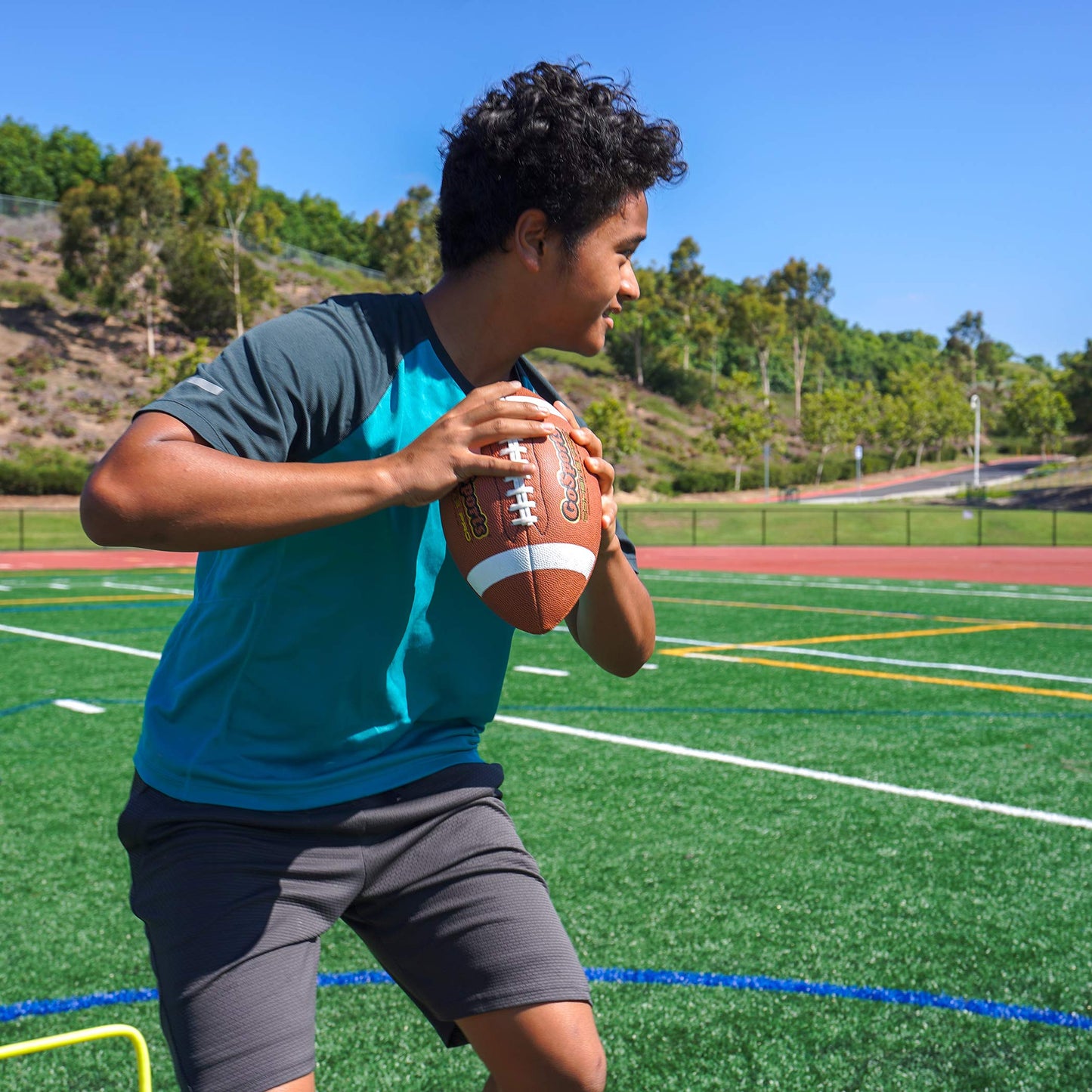 Paquete de 6 balones de fútbol GoSports Combine: tamaño reglamentario para escuelas secundarias y universidades: balones oficiales de cuero compuesto